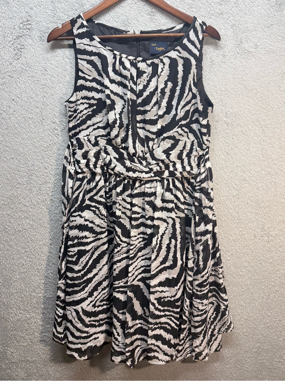 Just Taylor Black White Zebra Print Chiffon Dress A-Line Fit & Flare 8